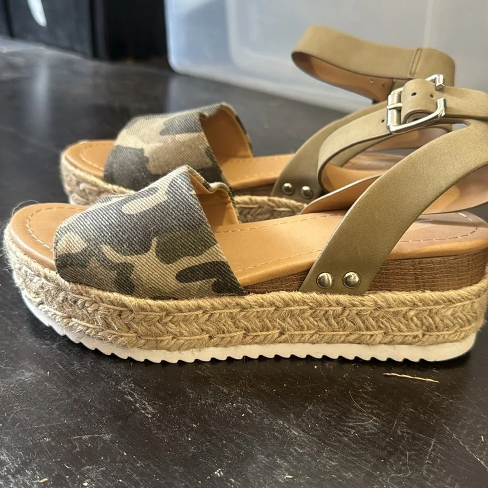 Soda Women's Camouflage Espadrille Sandals